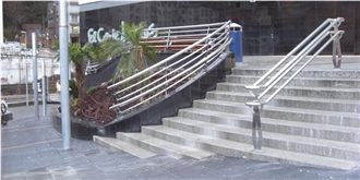 Negro Favaco Granite Steps