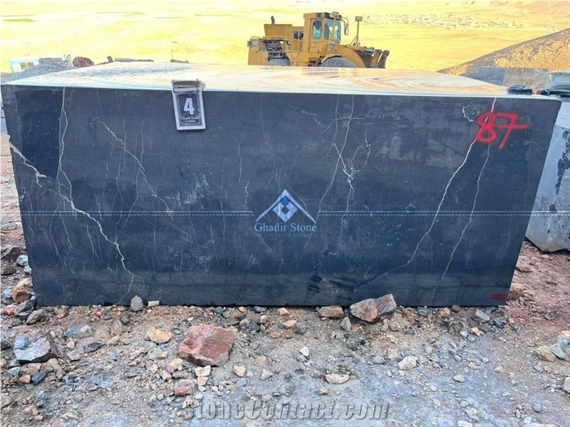 Black Maku Marble Blocks