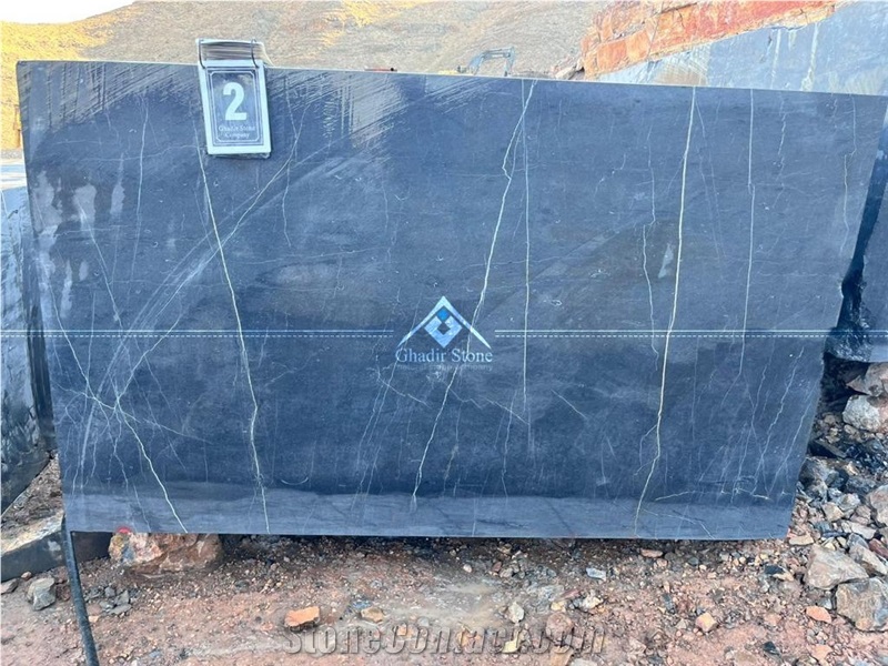 Black Maku Marble Blocks