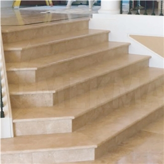 CLASSIC TRAVERTINE STAIRS