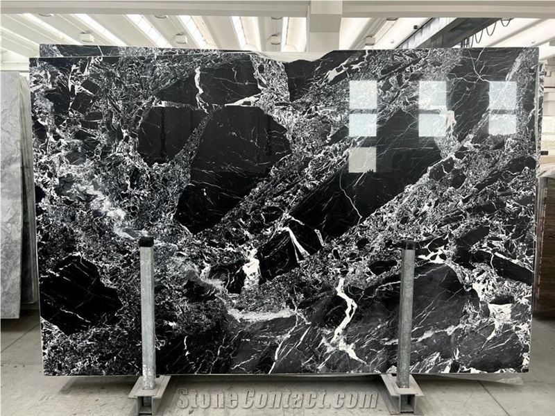 Grand Antique Noir Marble Slabs