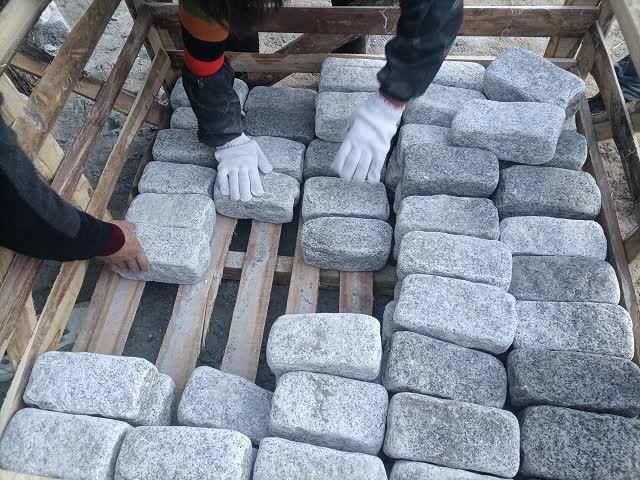 G603 Light Grey Granite Cobblestone Tumbled All Sides