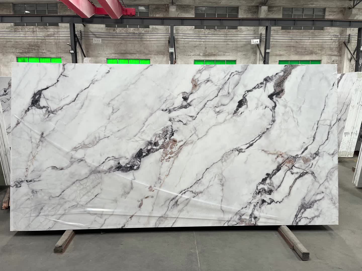 Full Body Printed Fendi White Quartz Slabs from China