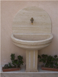 Fountain in Travertin