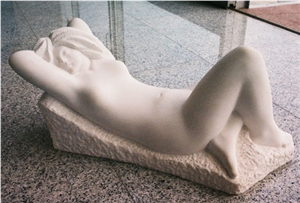 Vinkuran Unito White Limestone Sculptures
