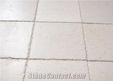 Tumbled Beige Limestone Slabs & Tiles