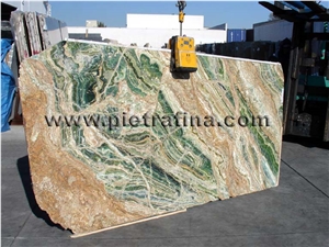 Esmeraldo Onyx Slabs