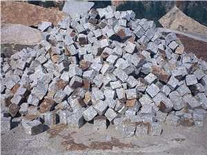 Brown Granite Cube Stone