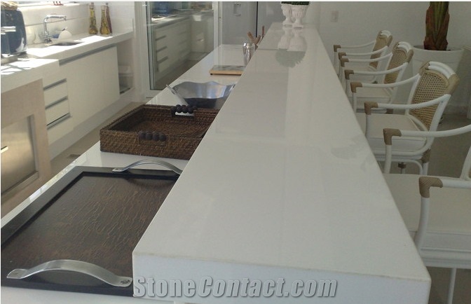Free Maintance Super White and Glossy Bar Top