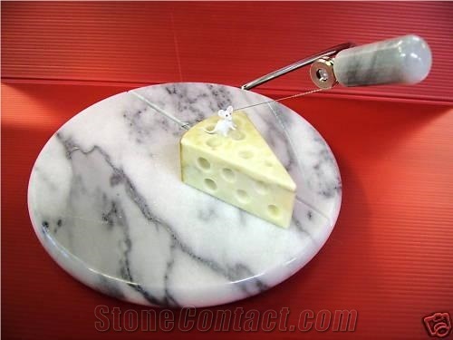 Round-Cutting Board in White Marble