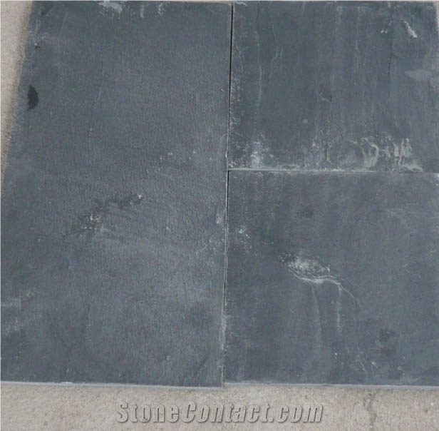 P018 Black Slate Slabs & Tiles
