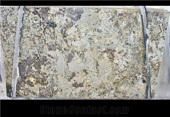 Delicatus Splendor Granite Slab, Brazil Beige Granite