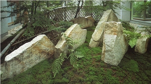 Yellow Granite/Rust Granite Garden/Rock Stone for Landscaping Stone