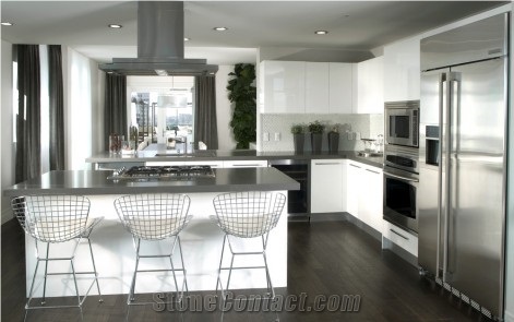 Platinum MyStone Quartz Surfaces Kitchen Countertop
