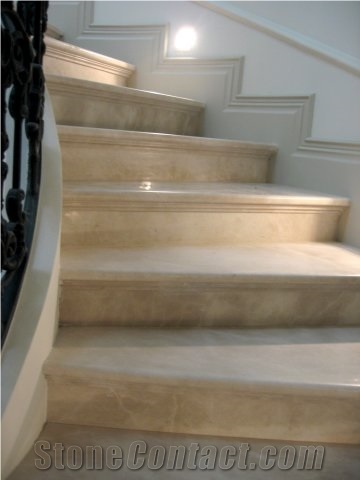 Laodikya Crema Marble Stairs
