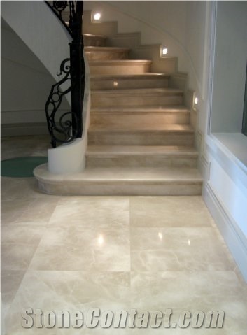 Laodikya Crema Marble Stairs