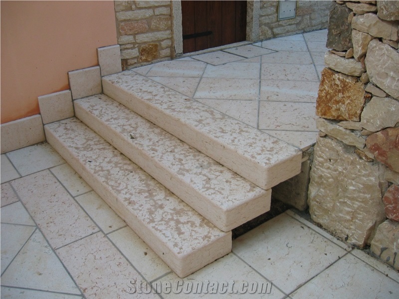 Rustic Staircase Solid Rosa Perlino, Pink Limestone