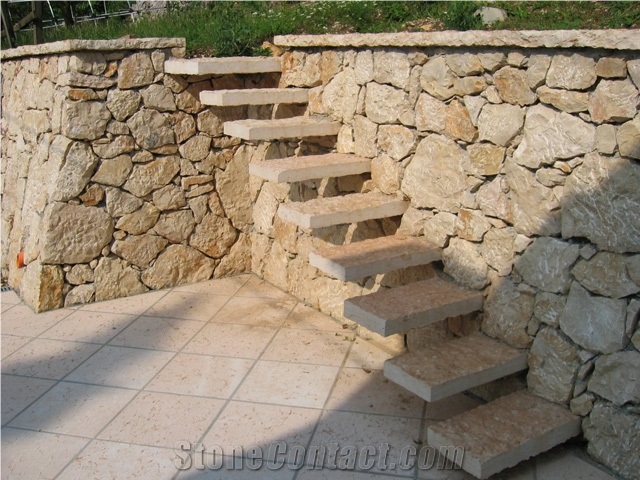 Rustic Staircase Solid Rosa Perlino, Pink Limestone