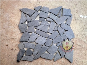 China Black Slate Chipped Mosaic Tiles on Mesh