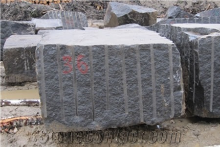 Mavarsky, Mavara Black Granite Block
