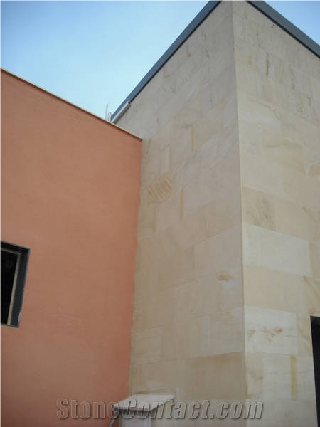 Beige Pinar Sandstone Wall Corners