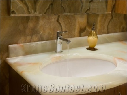 Arco Iris Bathroom Wall, Onice Bianco Top, Arco Iris Yellow Onyx Bath Design