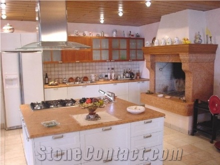 Kitchen Top in Rosso Verona, Pavement in Rosa Perl, Rosso Verona Red Marble Kitchen Design