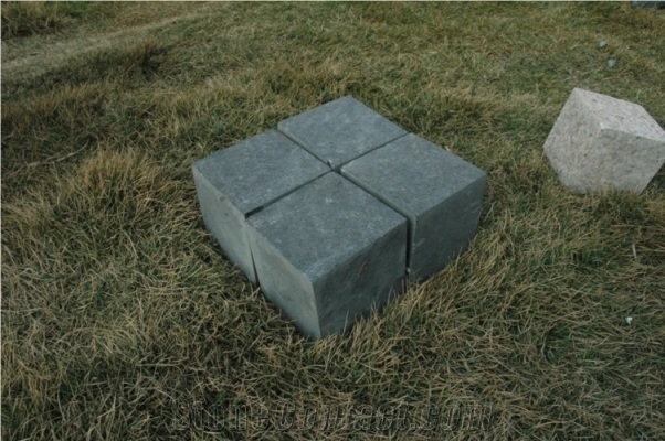 G684 Black Basalt Cubes