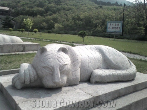 White Marble Tiger Carving Statue