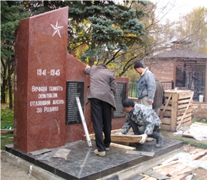 Syuskyu Yansaary Granite Memorial