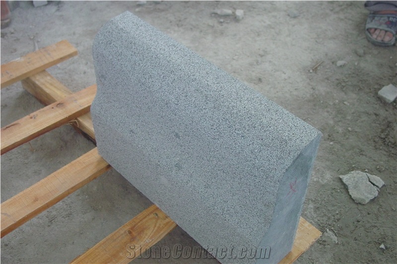 Irregular Shaped Granite Kerbstone, China Cheap Granite Kerbstone