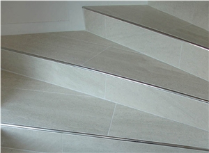 Perlato Adriatico Limestone Stairs