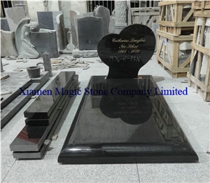 Noir Fin Granite Tombstone with Golden Letters