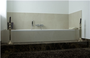 Bathtub Surround with Crema Perla Limestone