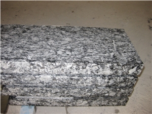 Spray White Granite Tombstone with Packing