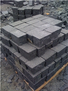 China Basalt Paving Stone,Outdoor Basalt Cube Stone & Pavers