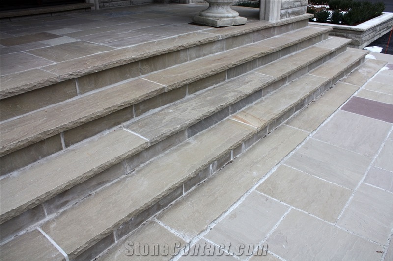 Moccasin Sandstone Natural-Cleft Beige Sandstone Rough-Split Edge Stairs