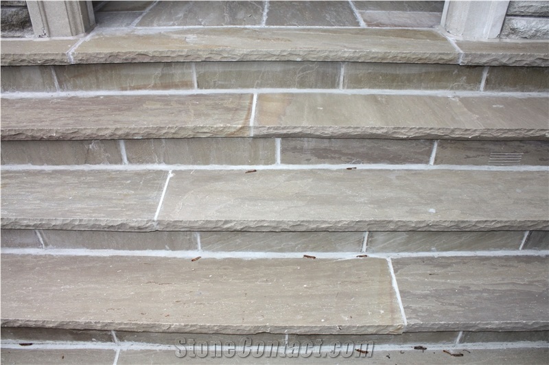 Moccasin Sandstone Natural-Cleft Beige Sandstone Rough-Split Edge Stairs