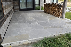 Windsor Gray Sandstone Natural-Cleft Flagstone Patio