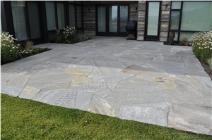 Windsor Gray Sandstone Natural-Cleft Flagstone Patio