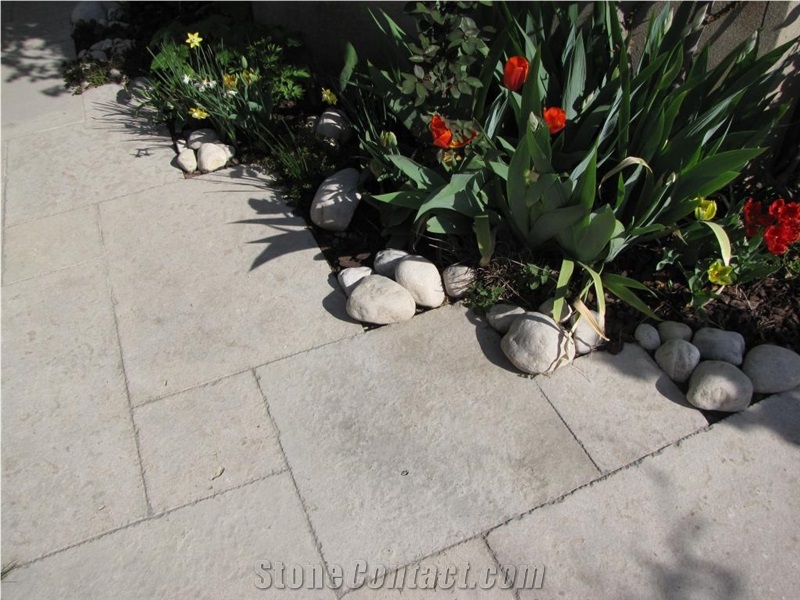 Villebois Gris Limestone Garden Pavement