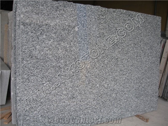 Spray White Granite Slabs & Tiles