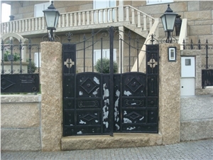 Amarelo Alpendurada Granite Gate Post