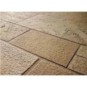 Terrassenplatten Muschelkalkstein - Bush Hammered Limestone Tiles