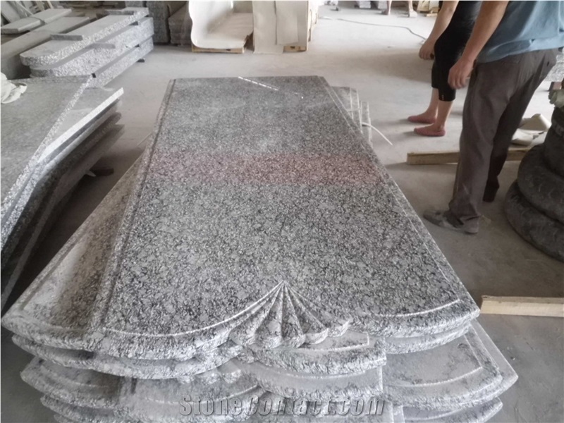 China Spray White Granite Gravestone