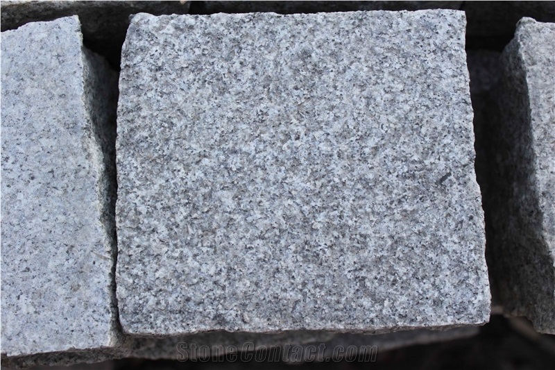 G343 Grey Granite Flamed Cobble Stones