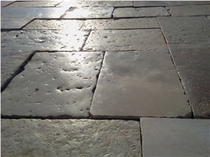 Dalle De Bourgogne Antique, Authentic French Limestone Flooring, Authentic Age 16 Th Century