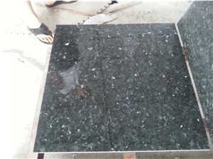 Green Granite Tiles for Floor and Wall Covering, China Green Granite