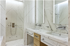 Nero Marquina and Bianco Carrara Marble Hotel Bathroom Design