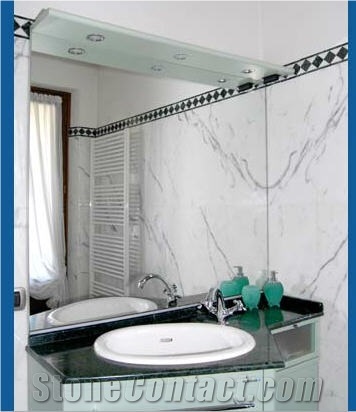 Bianco Lasa Vena Oro Marble and Verde Alpi Scuro Marble Bathroom Design
